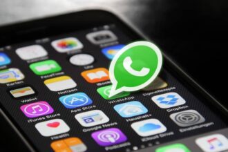 Come archiviare una chat WhatsApp su iPhone